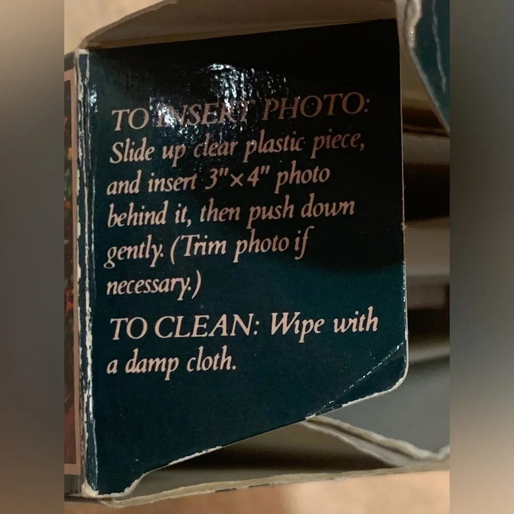The Tapestry Collection by Avon 1981 Frame Porcelain 3.5 By 5 (holds 3x4 pic)